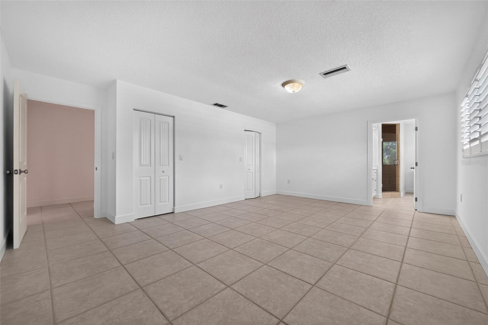200 S Oxford Dr Property Photo 32