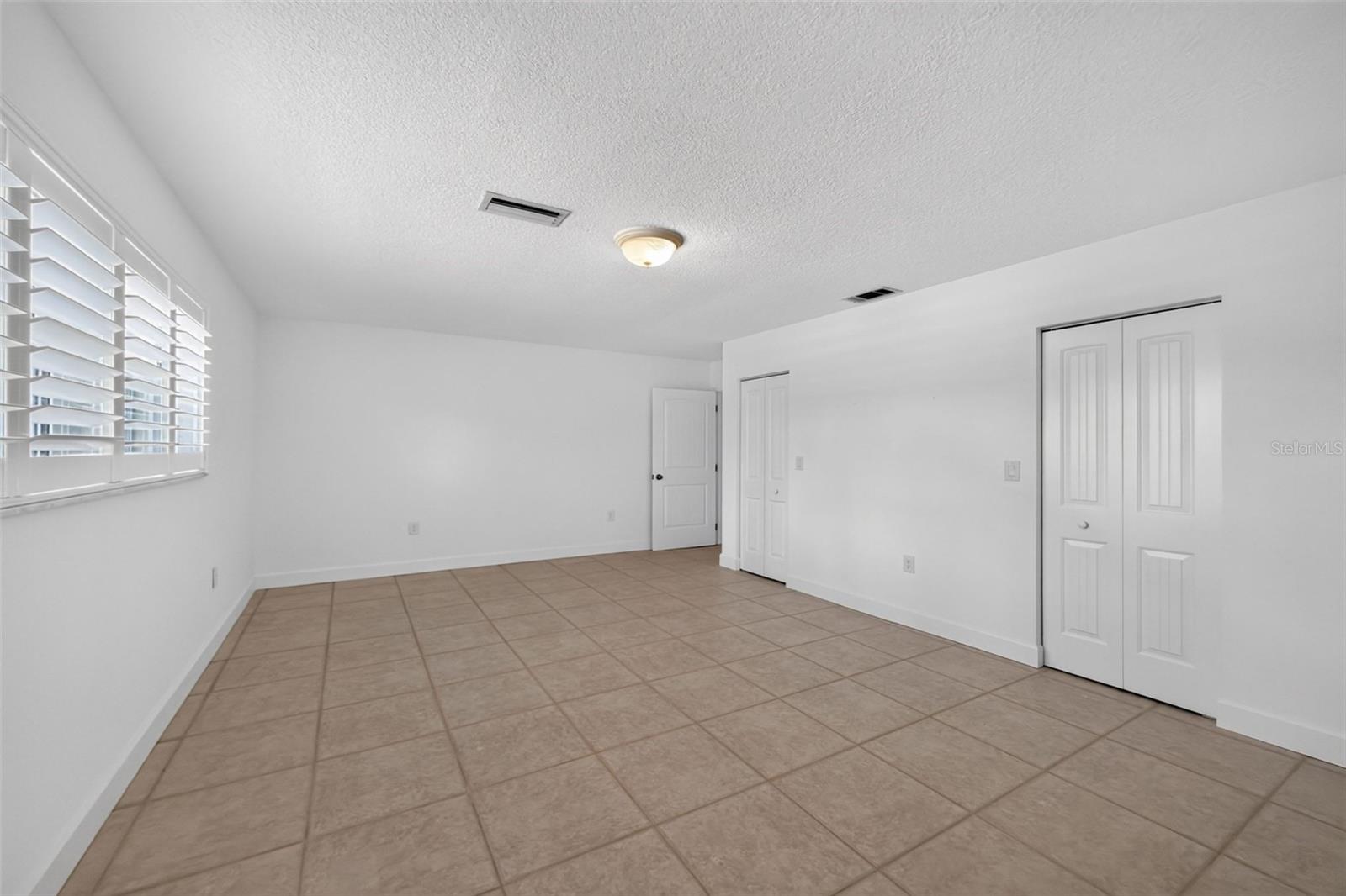 200 S Oxford Dr Property Photo 33