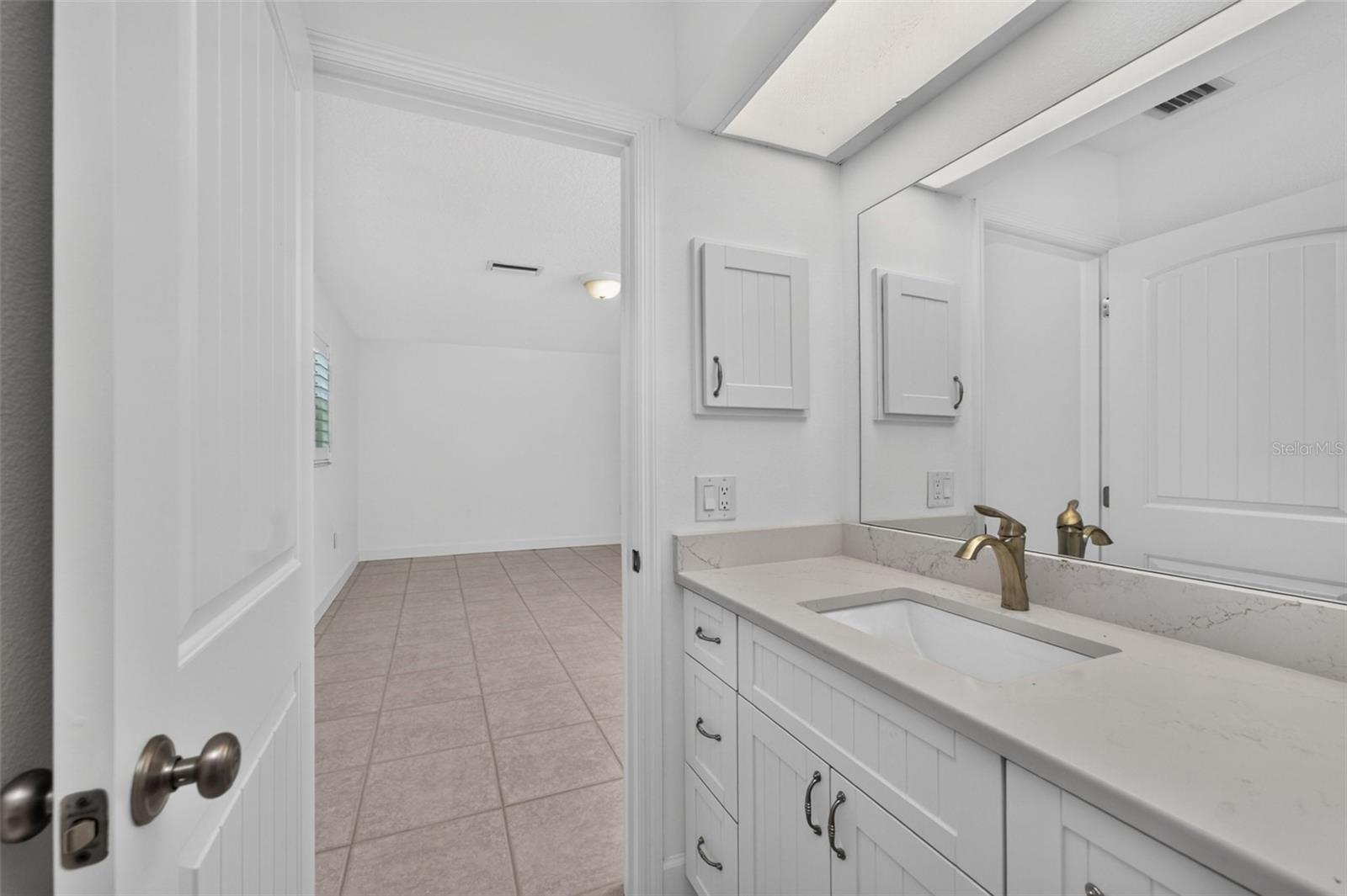 200 S Oxford Dr Property Photo 35