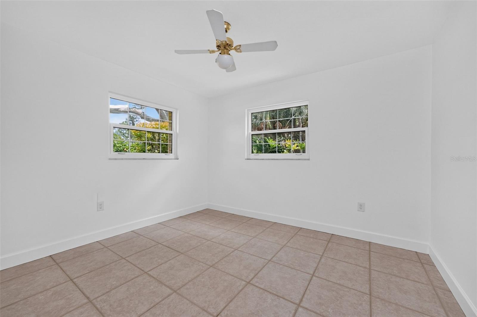 200 S Oxford Dr Property Photo 36