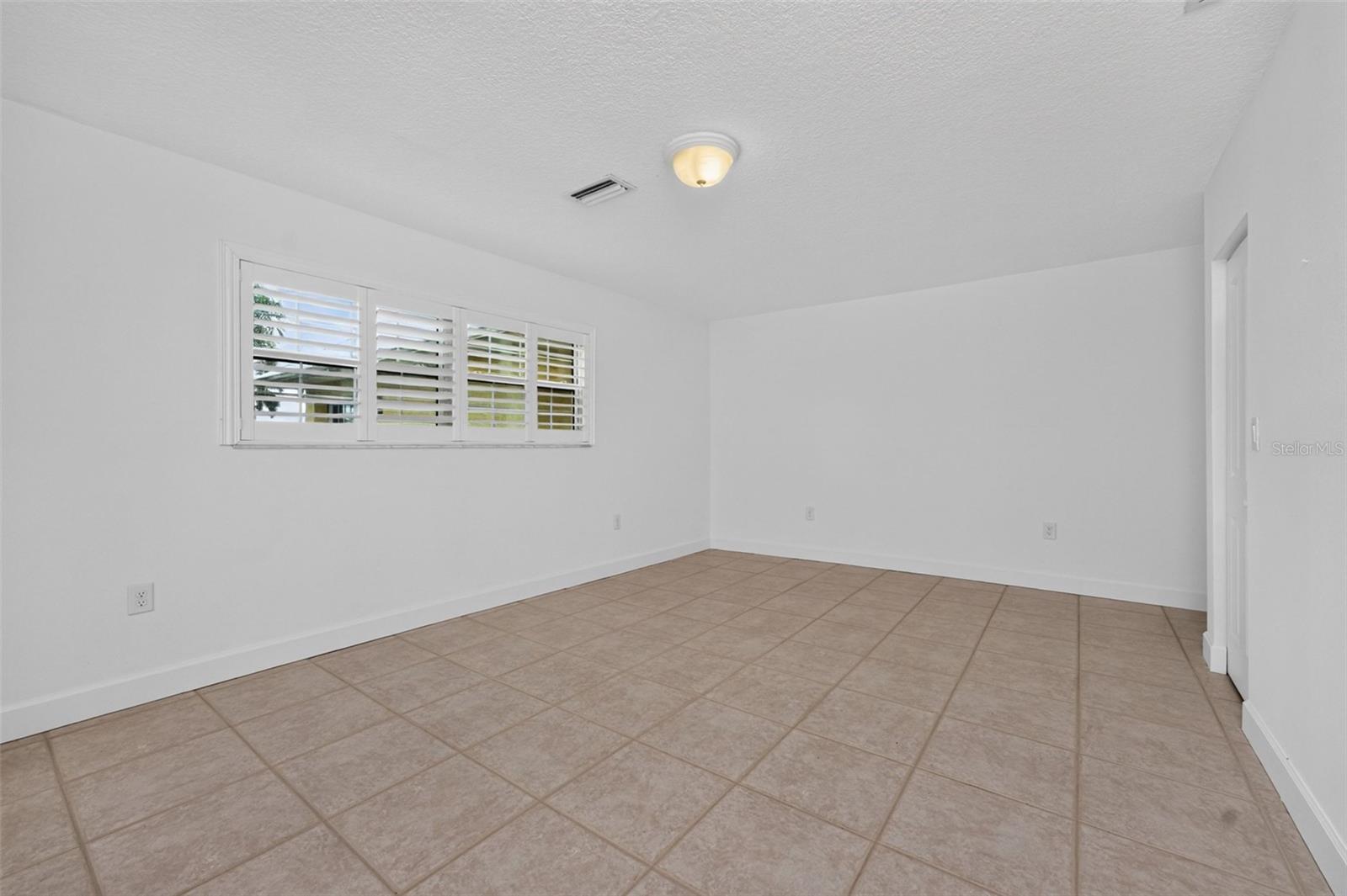 200 S Oxford Dr Property Photo 38