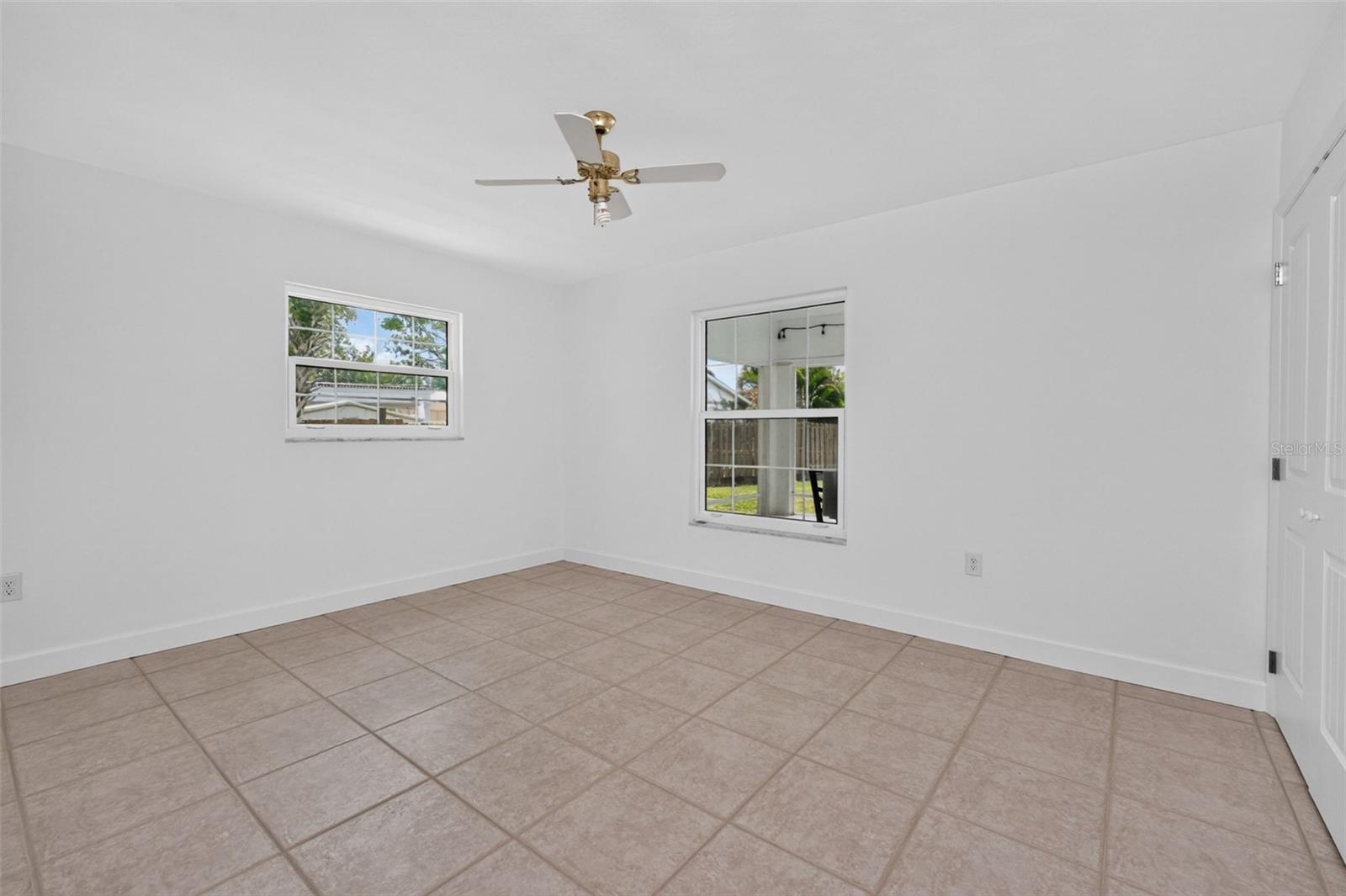 200 S Oxford Dr Property Photo 42