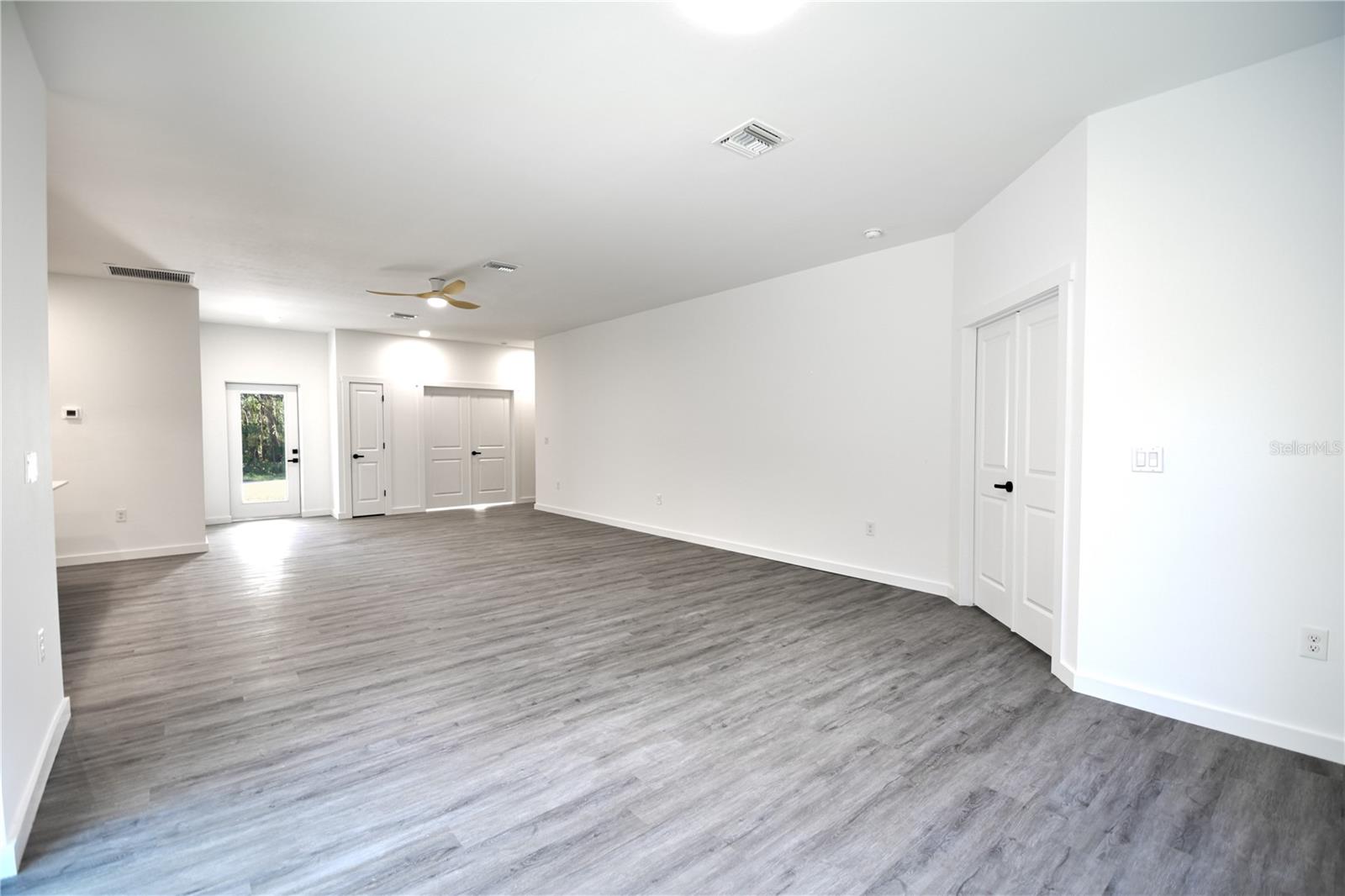 18380 Dakota Ave Property Photo 15