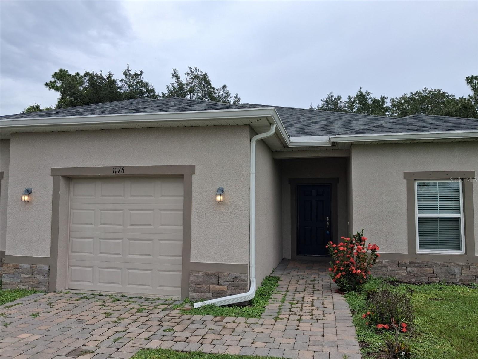 1174 Navigator Rd Property Photo 1
