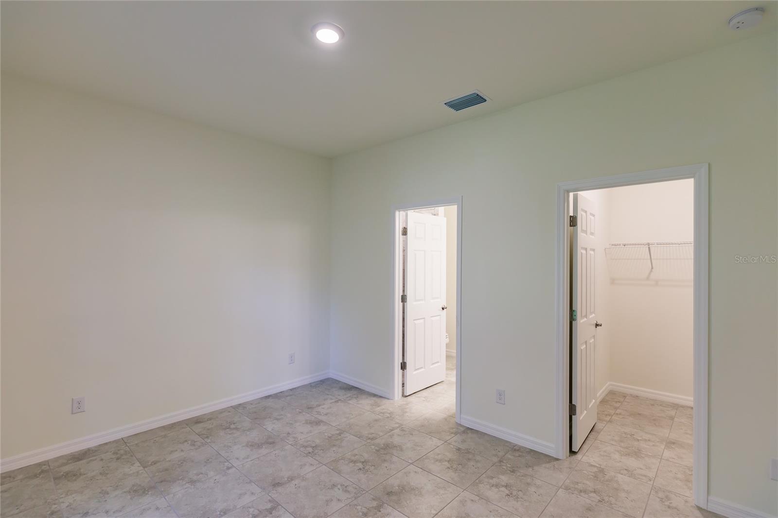 1174 Navigator Rd Property Photo 8