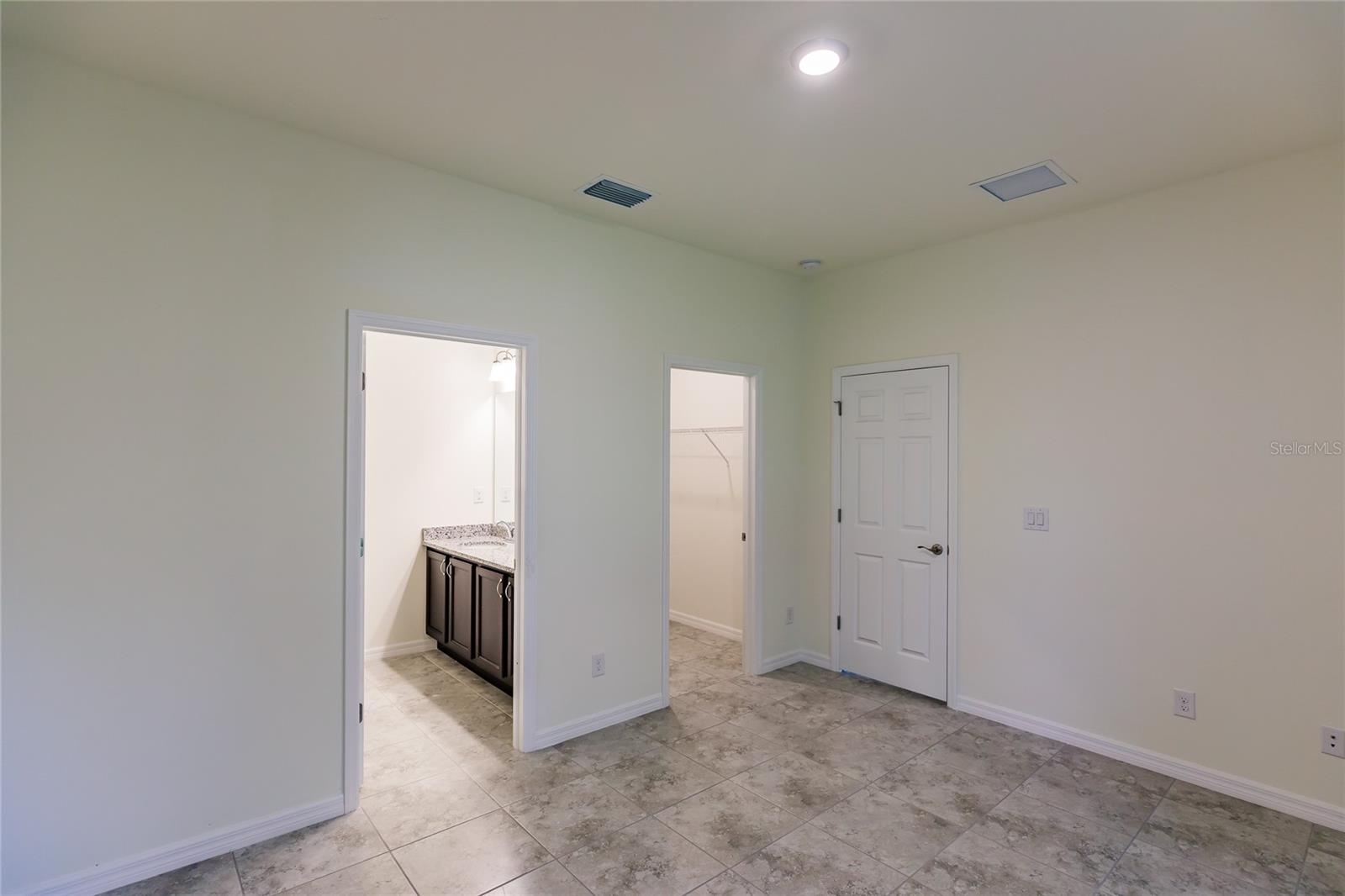 1174 Navigator Rd Property Photo 10