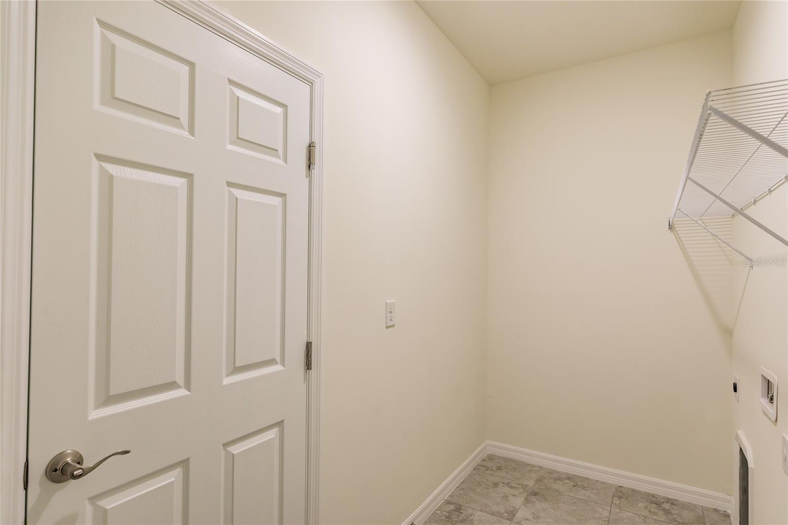 1174 Navigator Rd Property Photo 20
