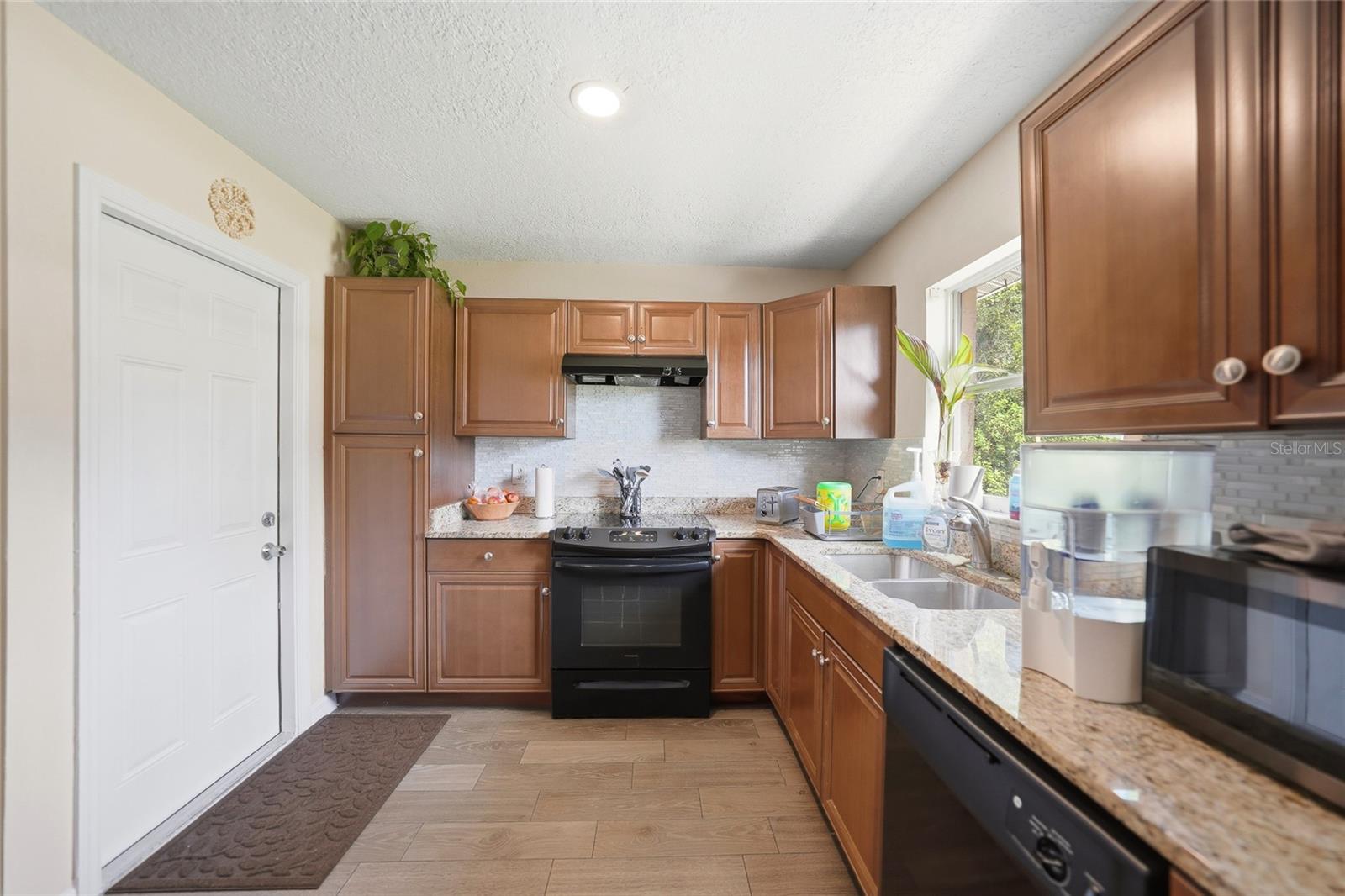 23159 Olean Blvd Property Photo 13