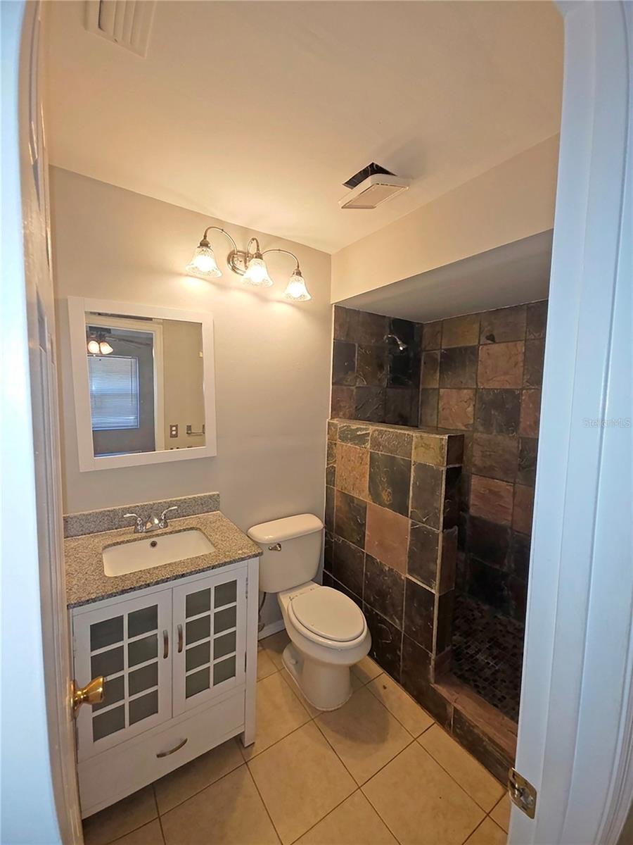 700 South Venice Blvd Property Photo 13