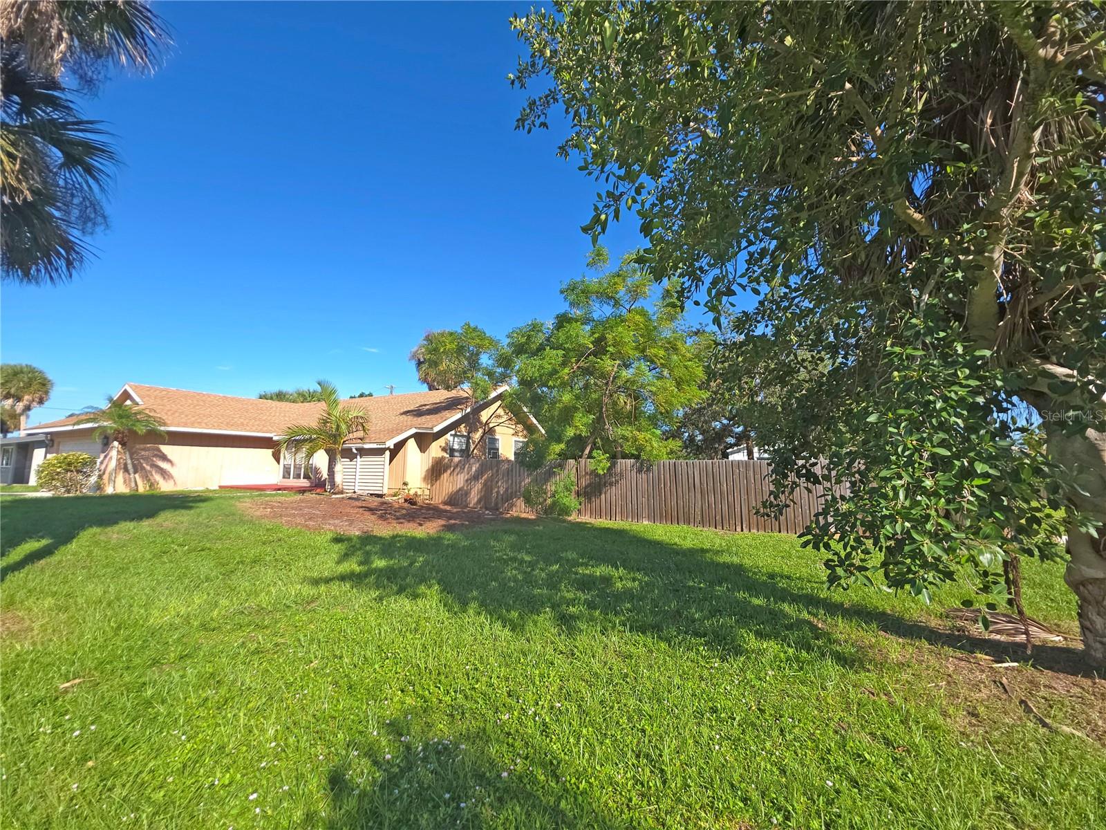 700 South Venice Blvd Property Photo 27