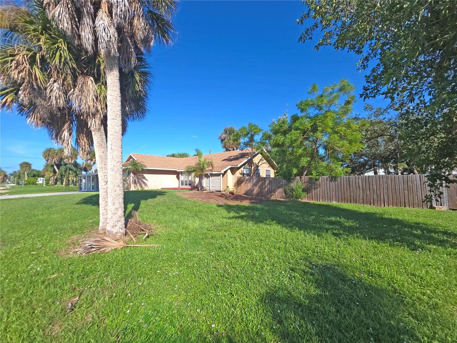 700 South Venice Blvd Property Photo 28