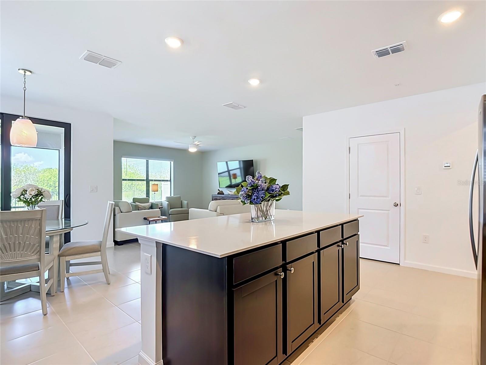 1211 Caloosa Cove Dr Property Photo 9
