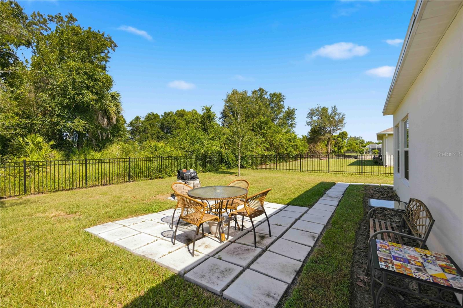 403 Seasons Dr Property Photo 44