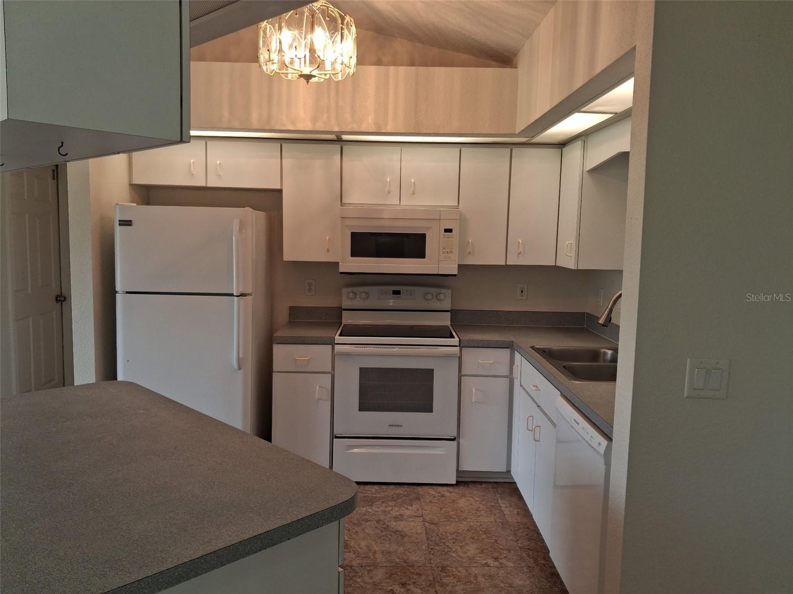 2420 Dumont Ln Property Photo 6