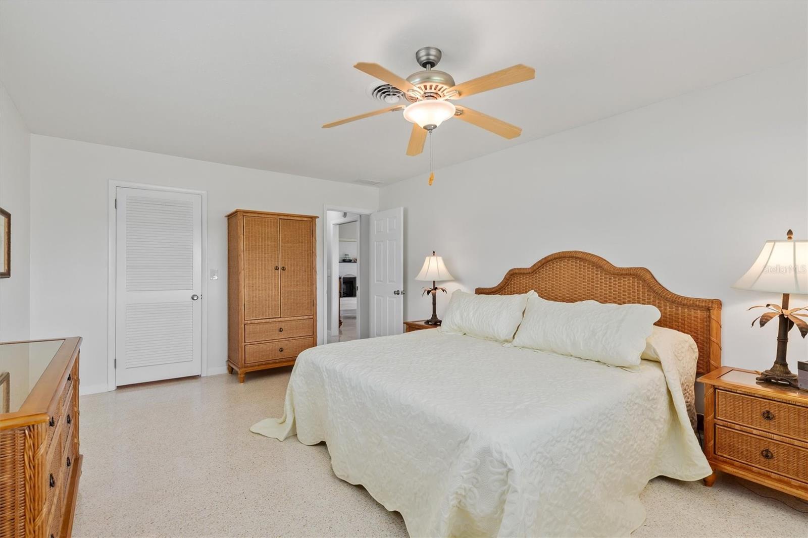 1690 Edith Ave Property Photo 16
