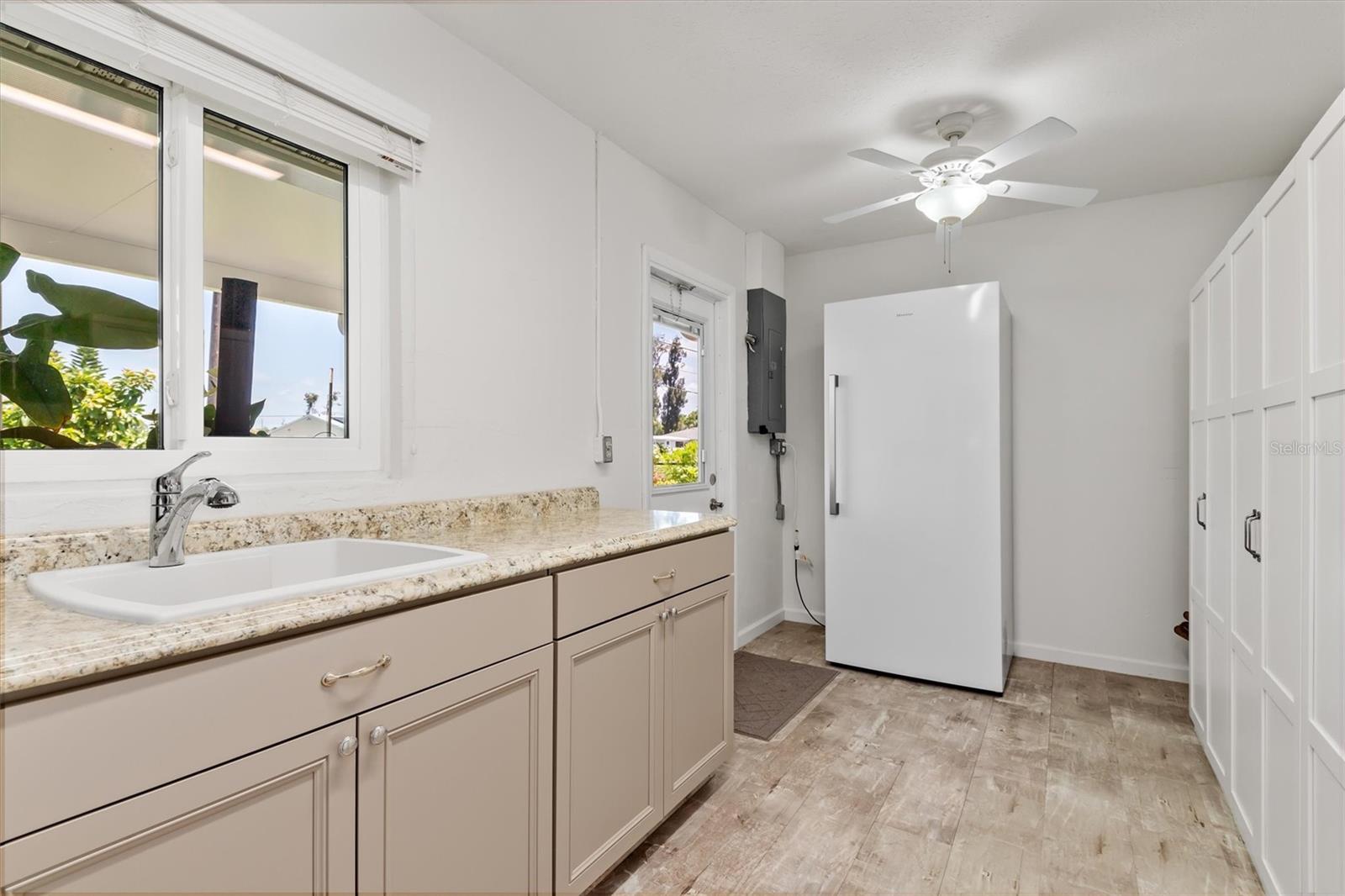 1690 Edith Ave Property Photo 21