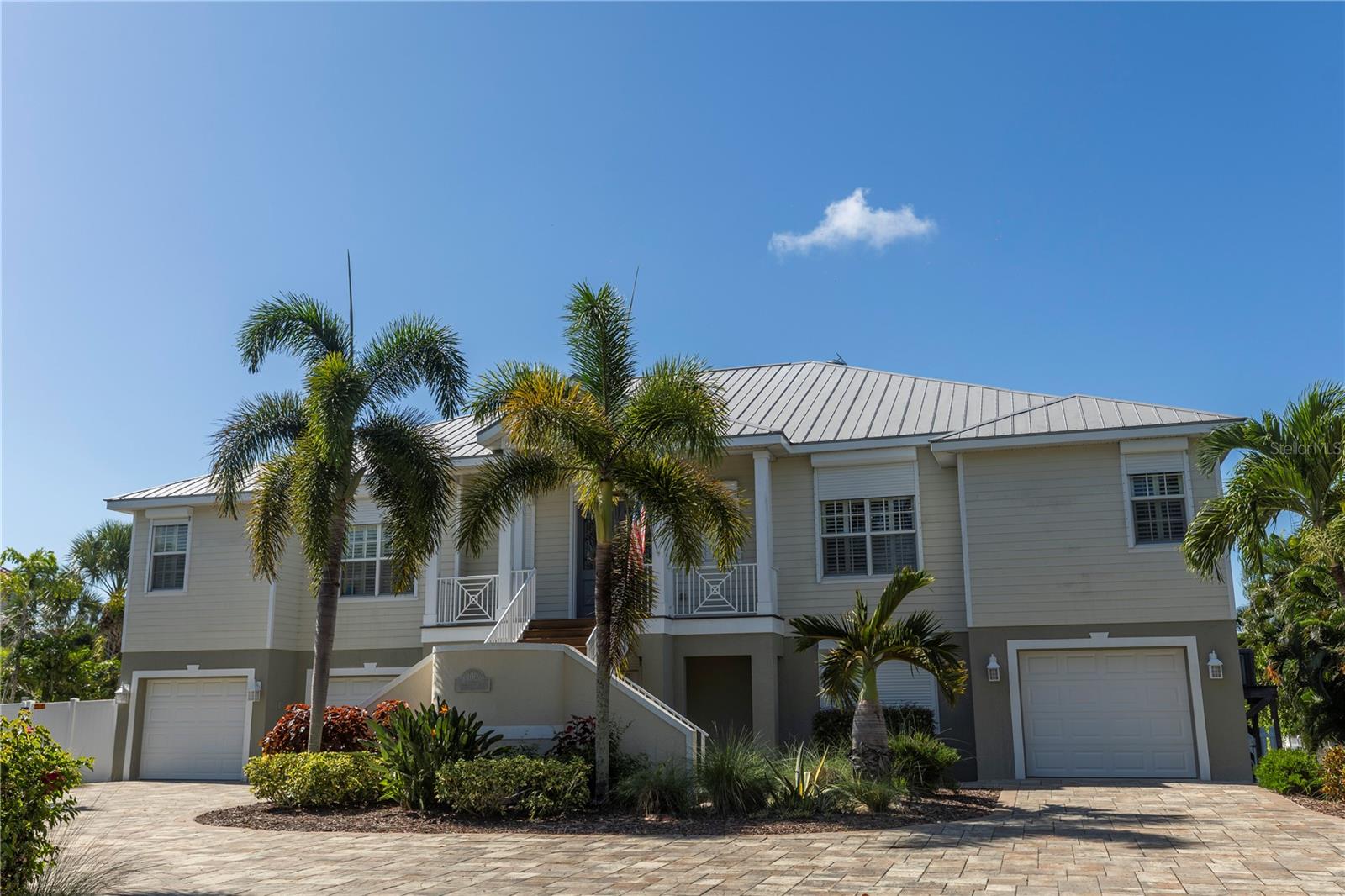 100 Buccaneer Bnd Property Photo 1