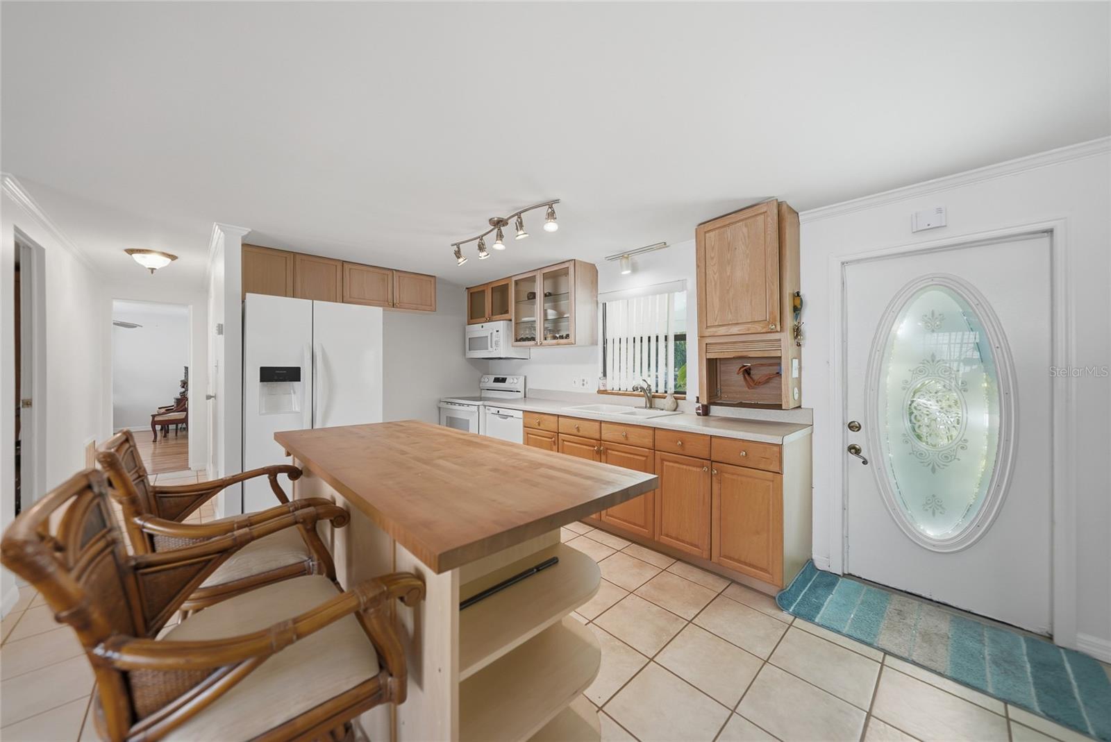 1230 Seahorse Ln Property Photo 5