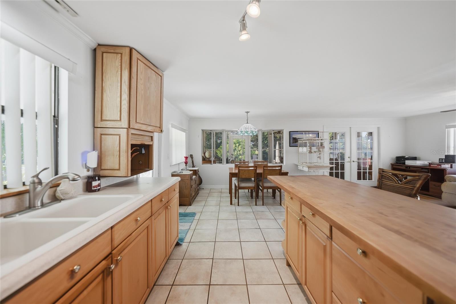 1230 Seahorse Ln Property Photo 8