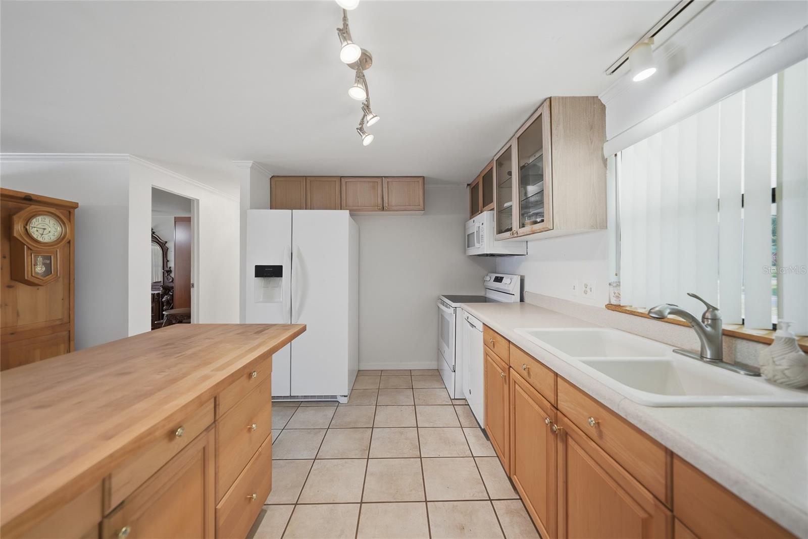 1230 Seahorse Ln Property Photo 9