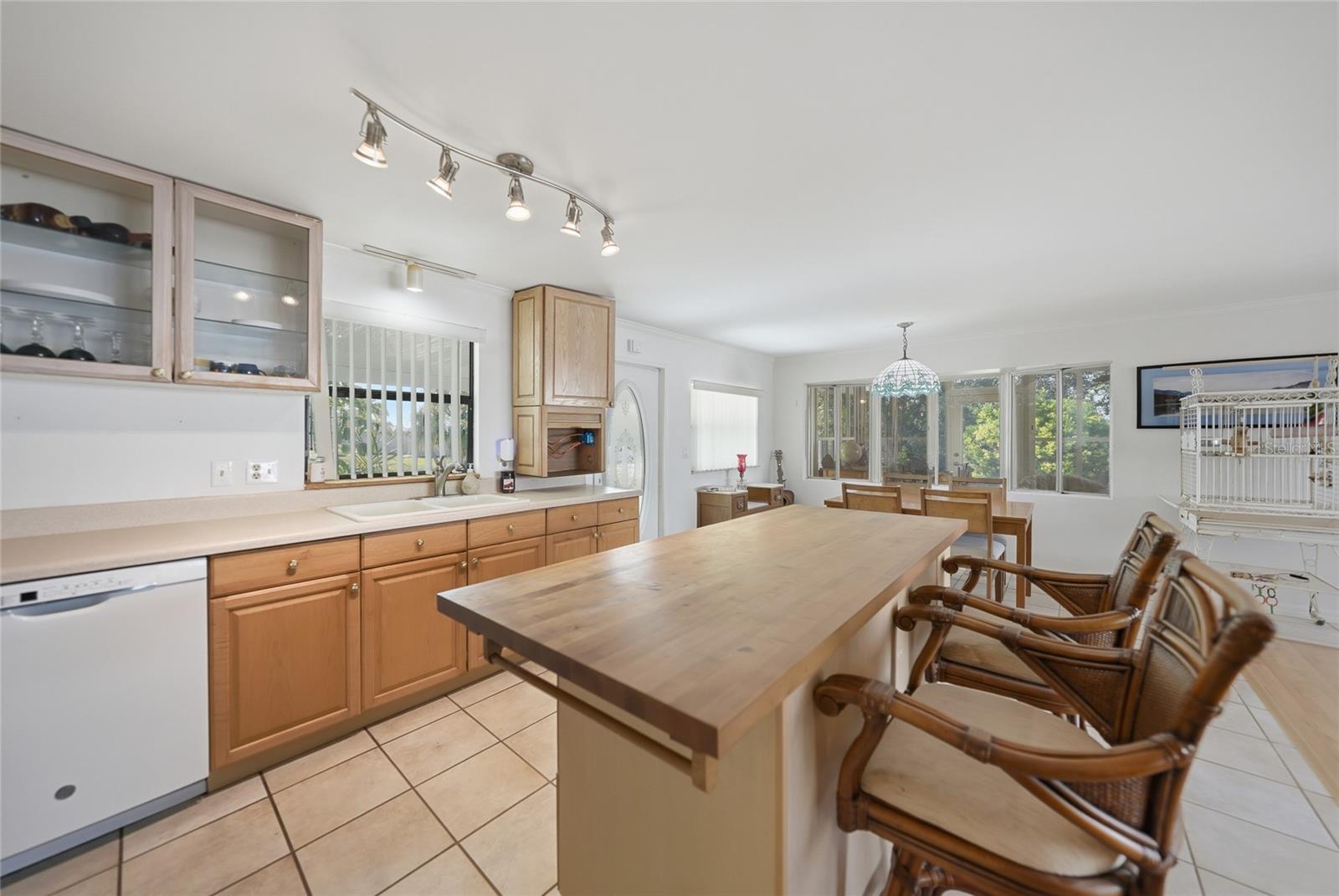 1230 Seahorse Ln Property Photo 10