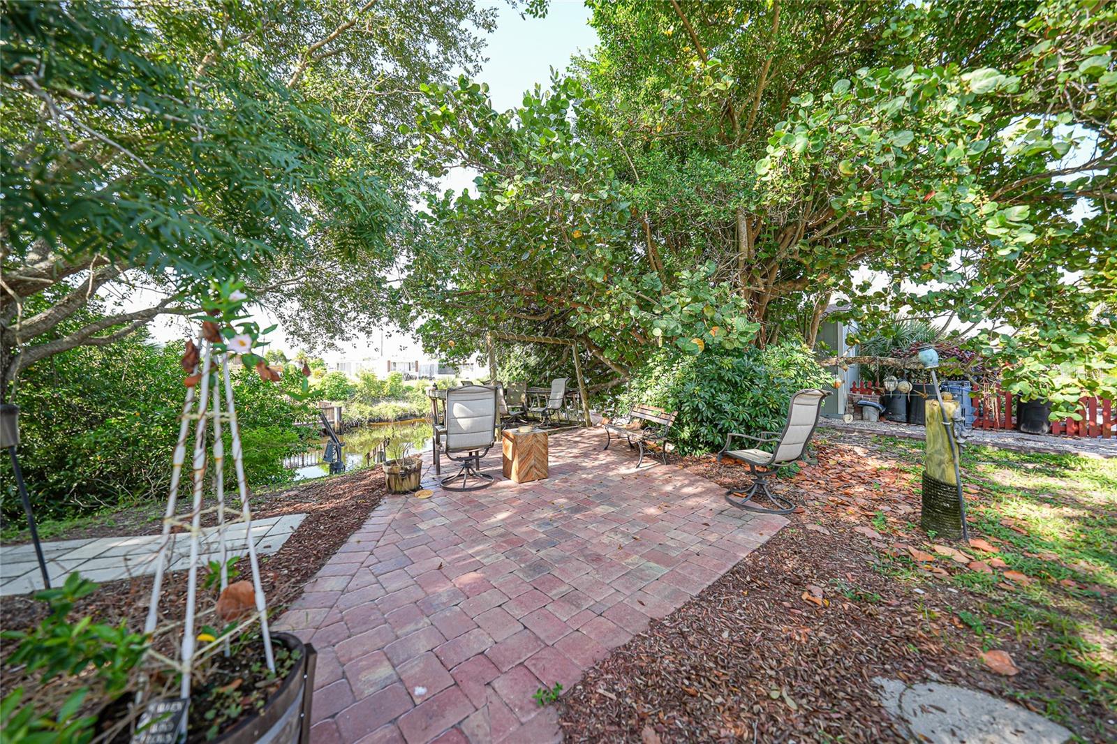 1230 Seahorse Ln Property Photo 28