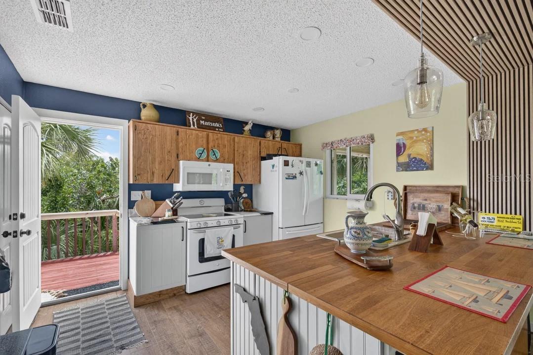 9602 Doubloon Trl Property Photo 14