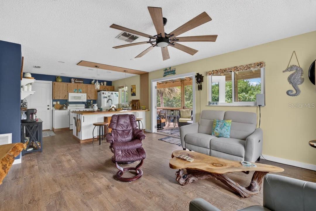 9602 Doubloon Trl Property Photo 30