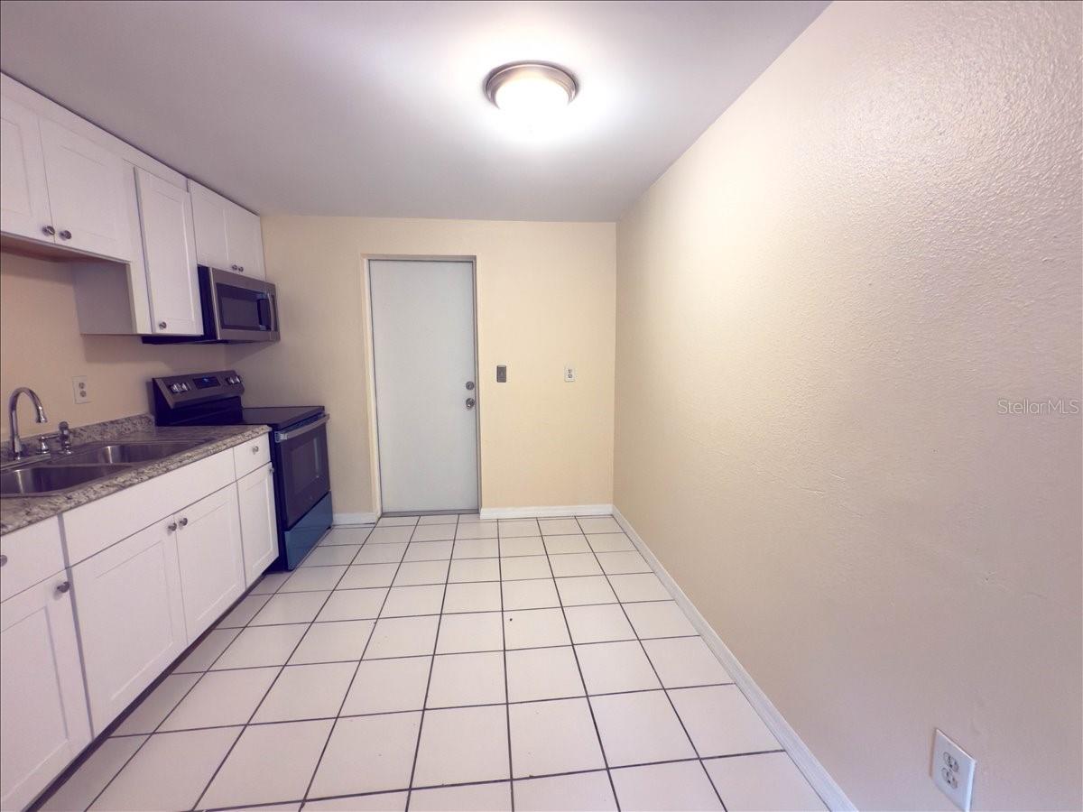 11432 Poplin Ave #a Property Photo 6