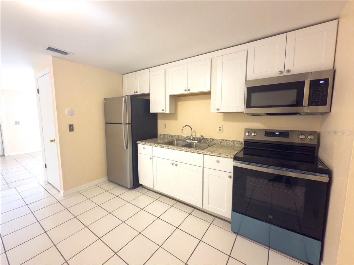 11432 Poplin Ave #a Property Photo 7
