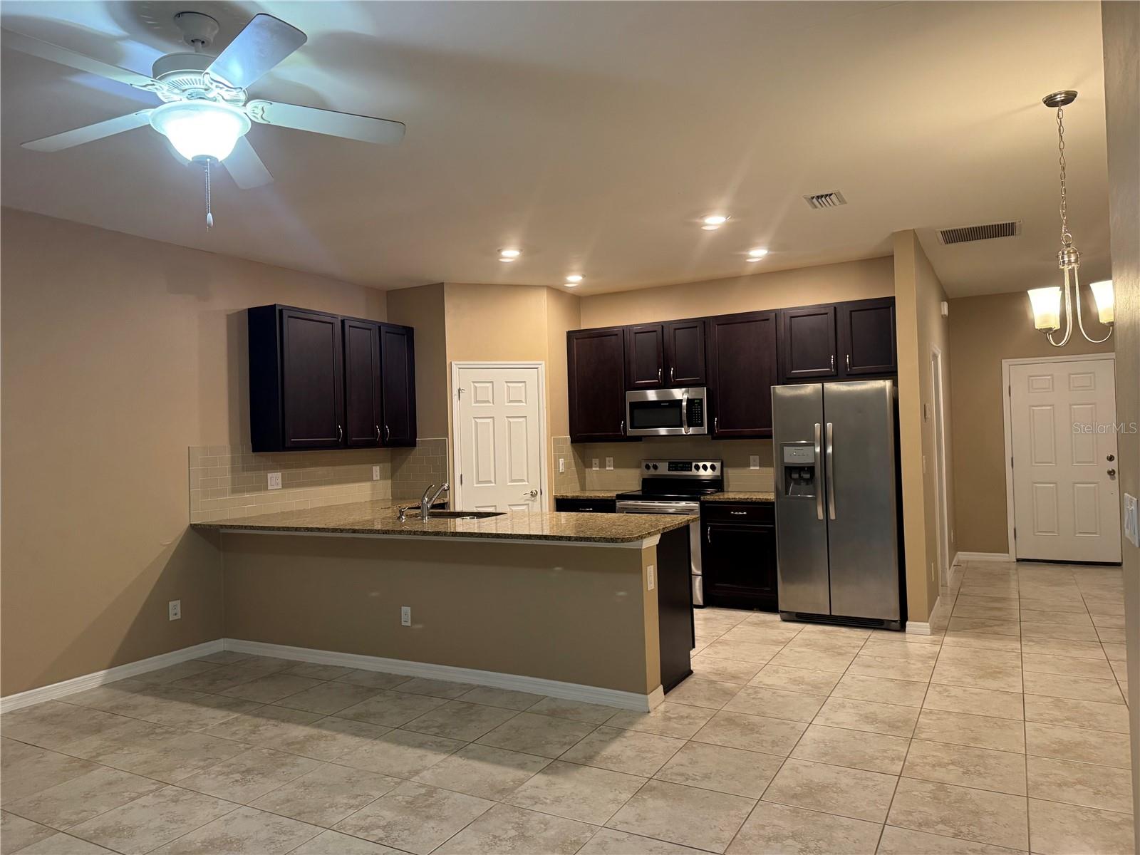 26077 Sandhill Blvd Property Photo 2