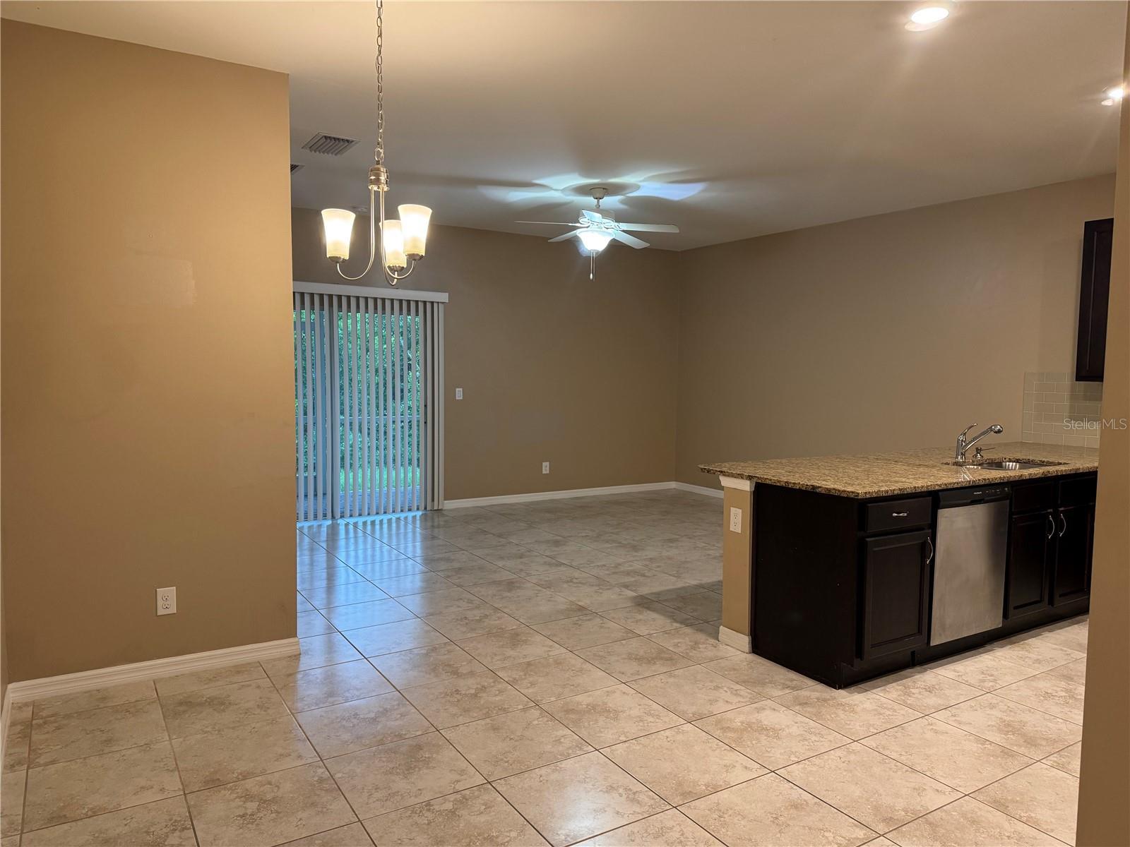 26077 Sandhill Blvd Property Photo 3