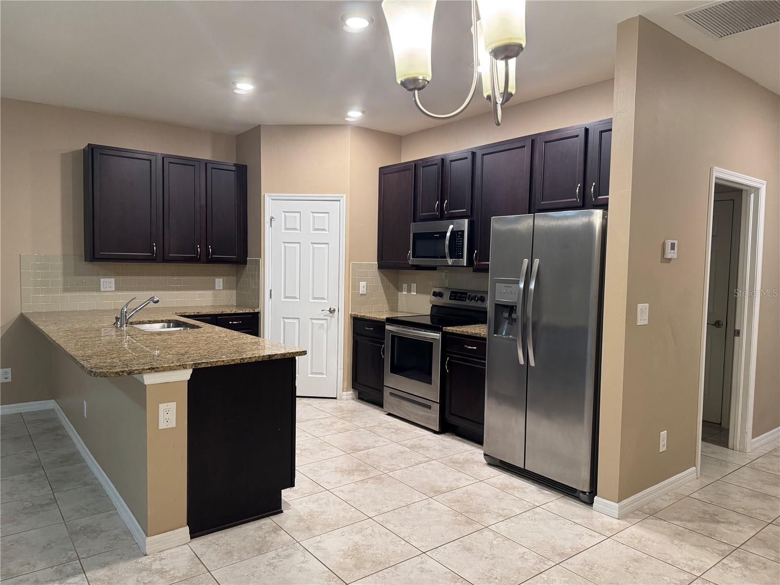 26077 Sandhill Blvd Property Photo 4