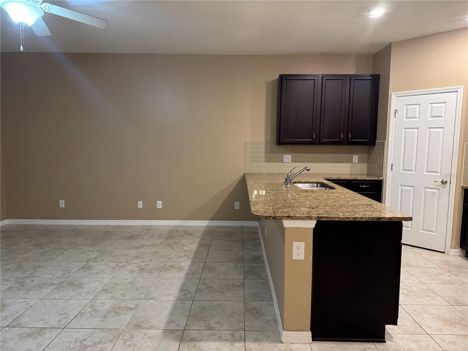 26077 Sandhill Blvd Property Photo 6