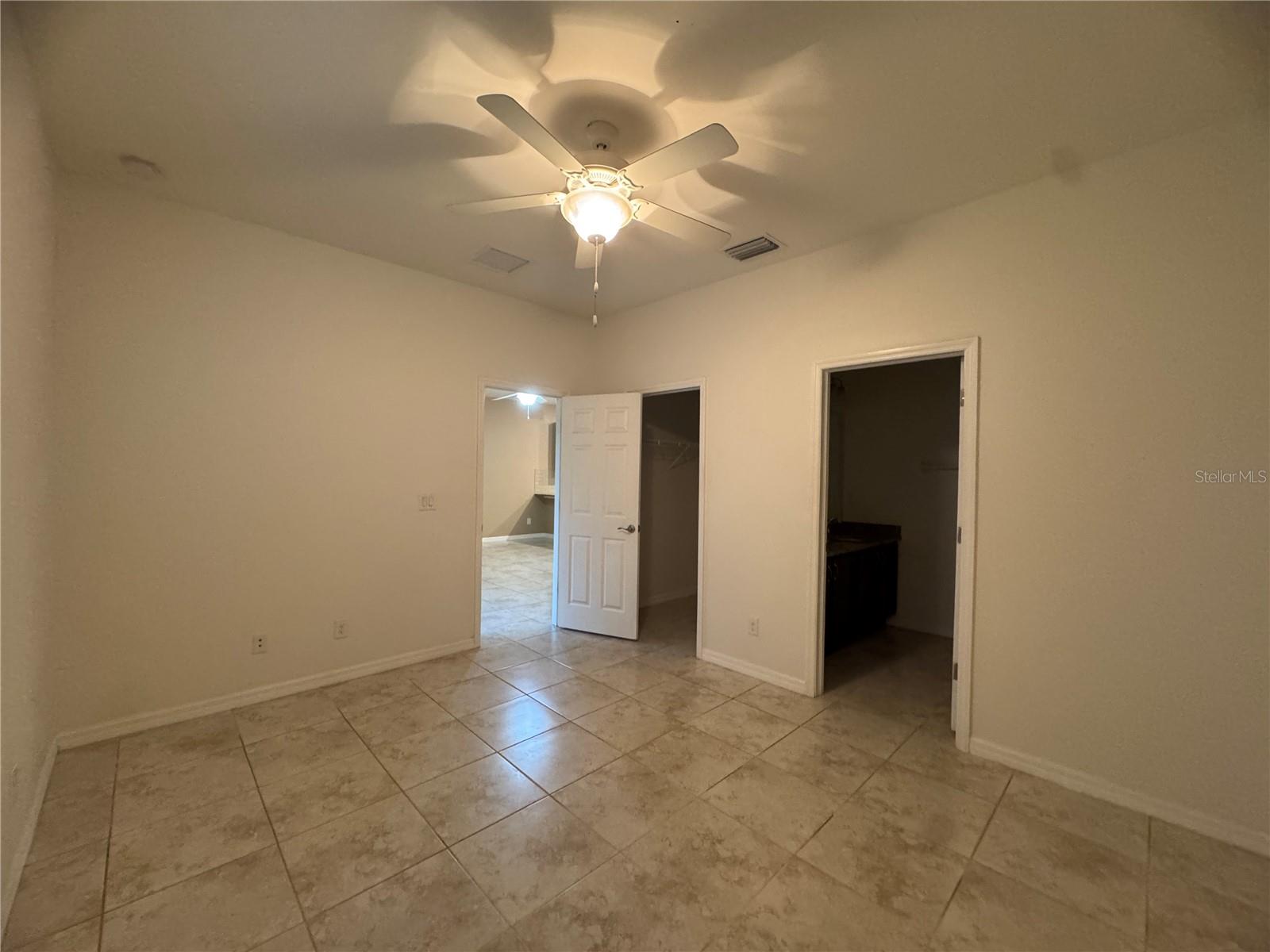 26077 Sandhill Blvd Property Photo 8