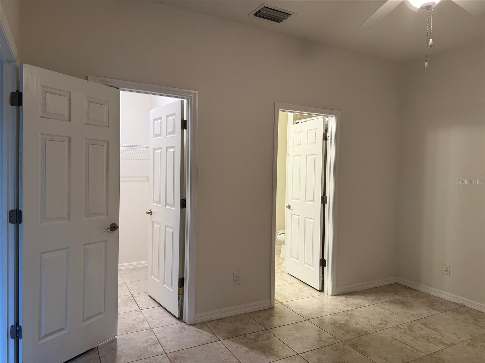 26077 Sandhill Blvd Property Photo 10