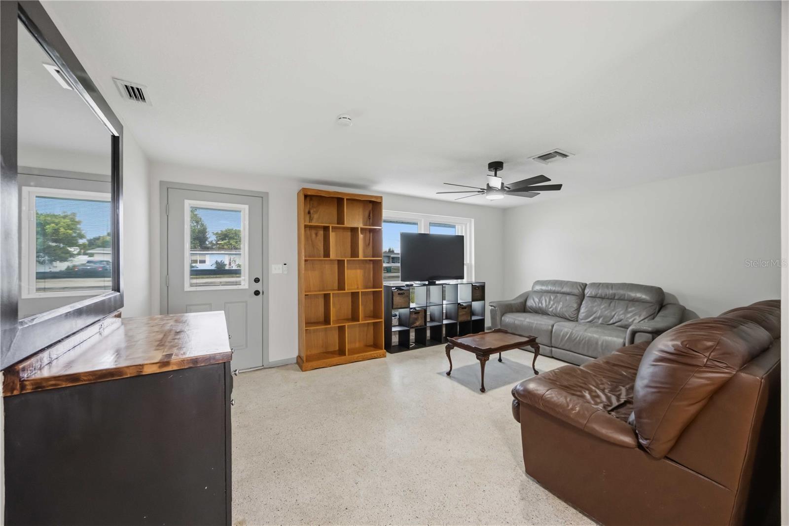 21298 Midway Blvd Property Photo 5