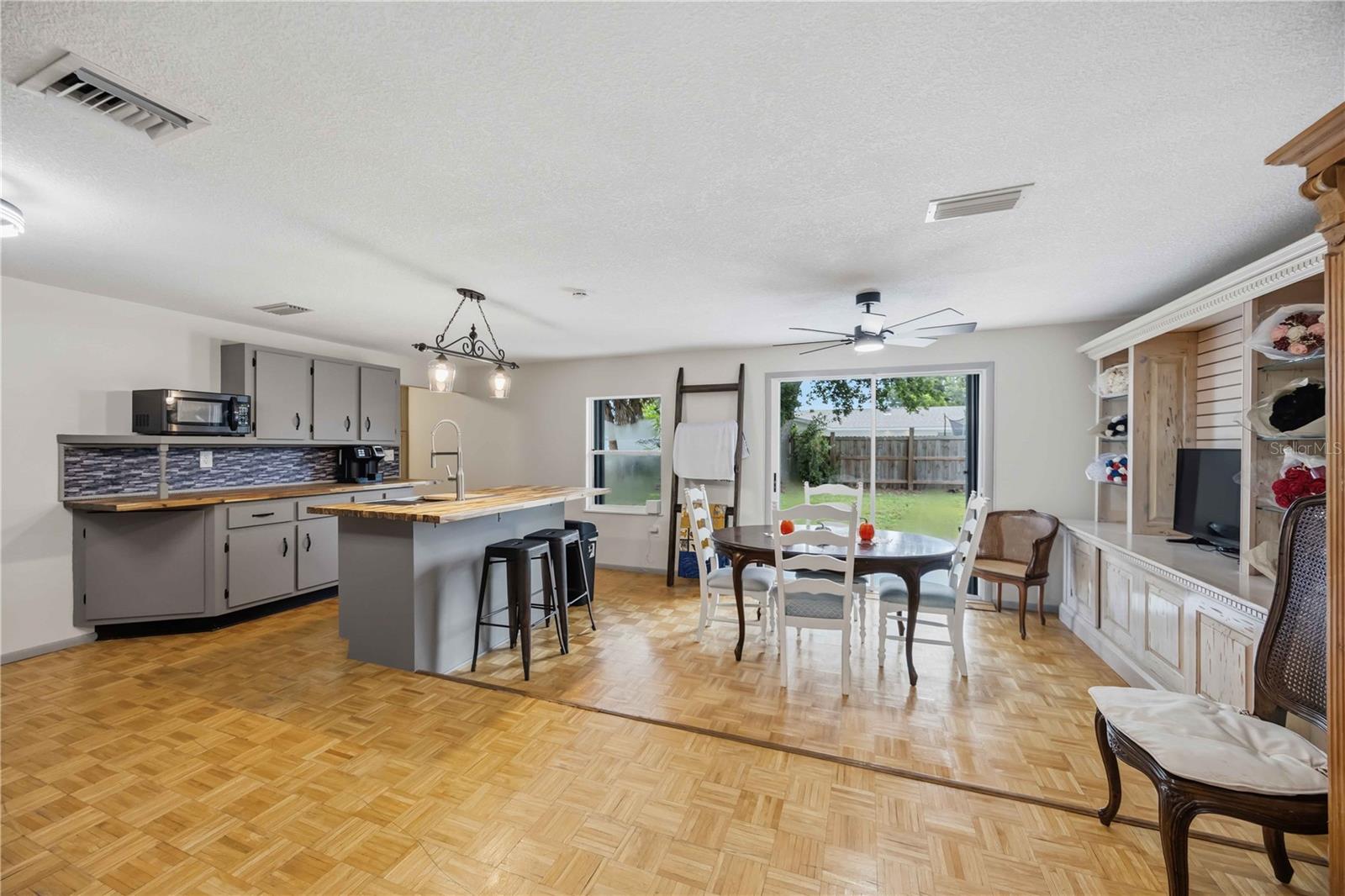 21298 Midway Blvd Property Photo 7