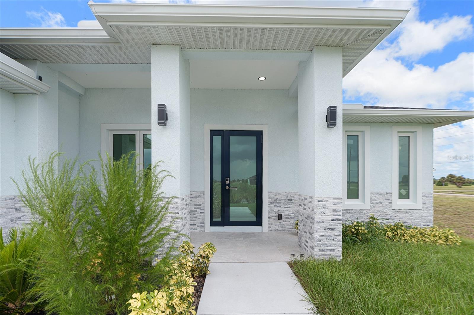 13 Teak Ln Property Photo 4