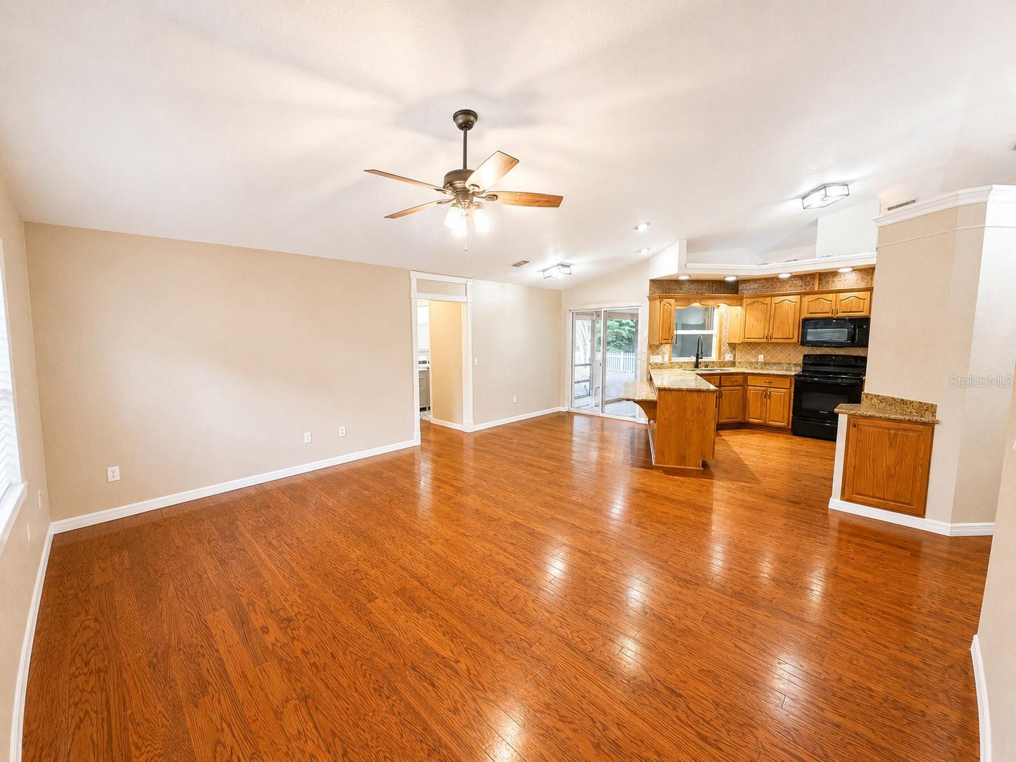 D6148512 Property Photo 8