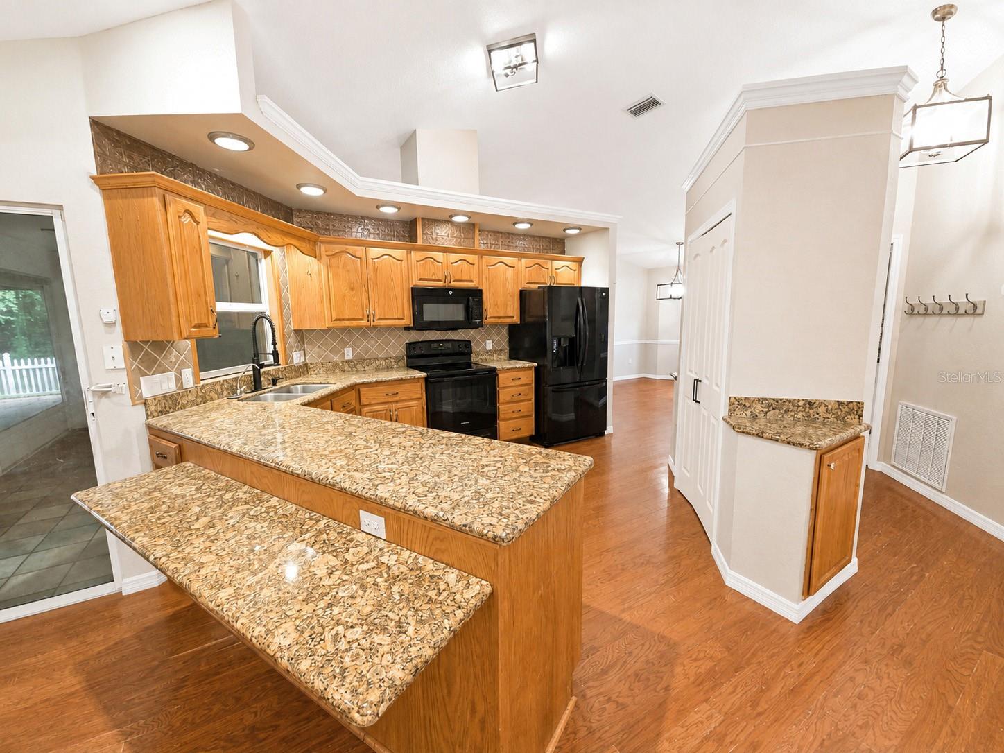 D6148512 Property Photo 11