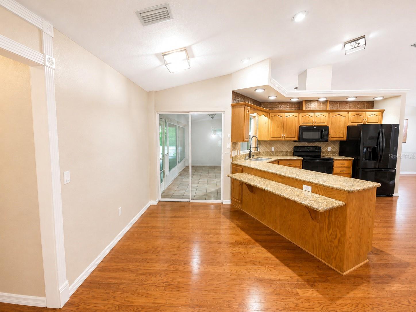D6148512 Property Photo 12