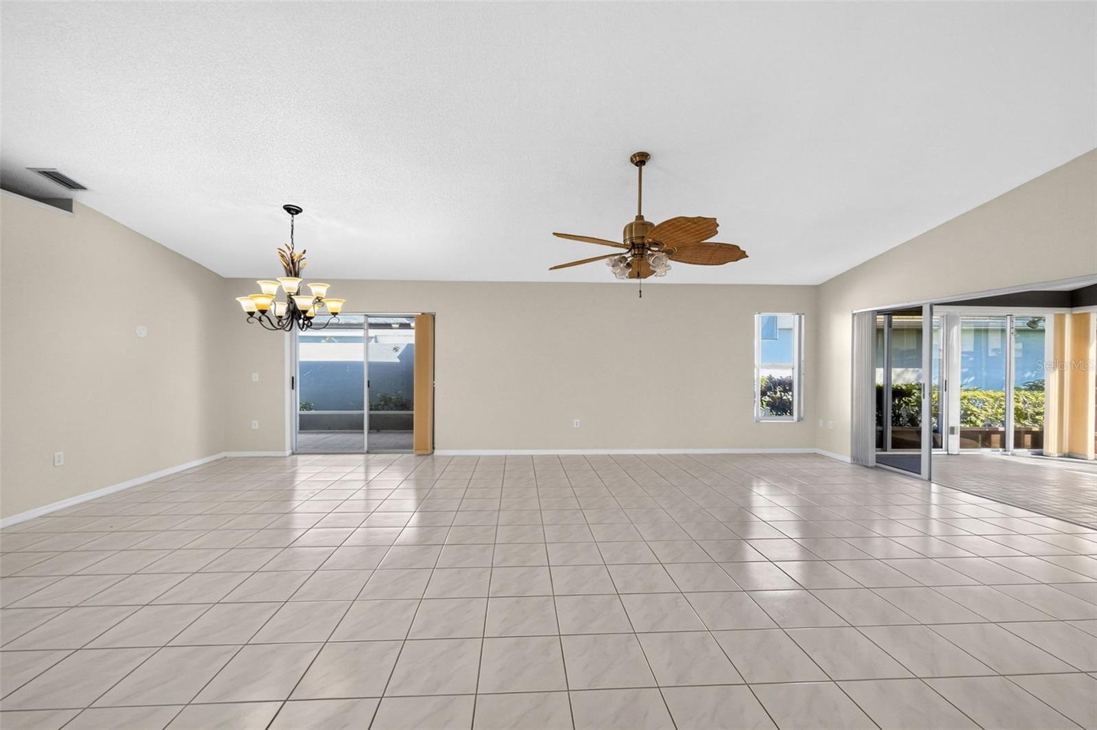718 Brightside Crescent Dr #10 Property Photo 16