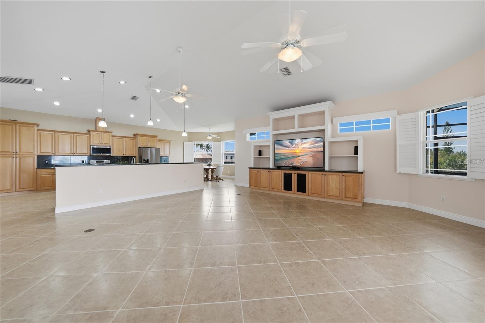 534 Canal Way Property Photo 7