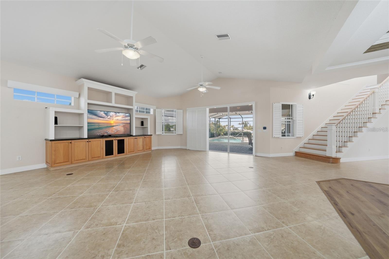534 Canal Way Property Photo 9