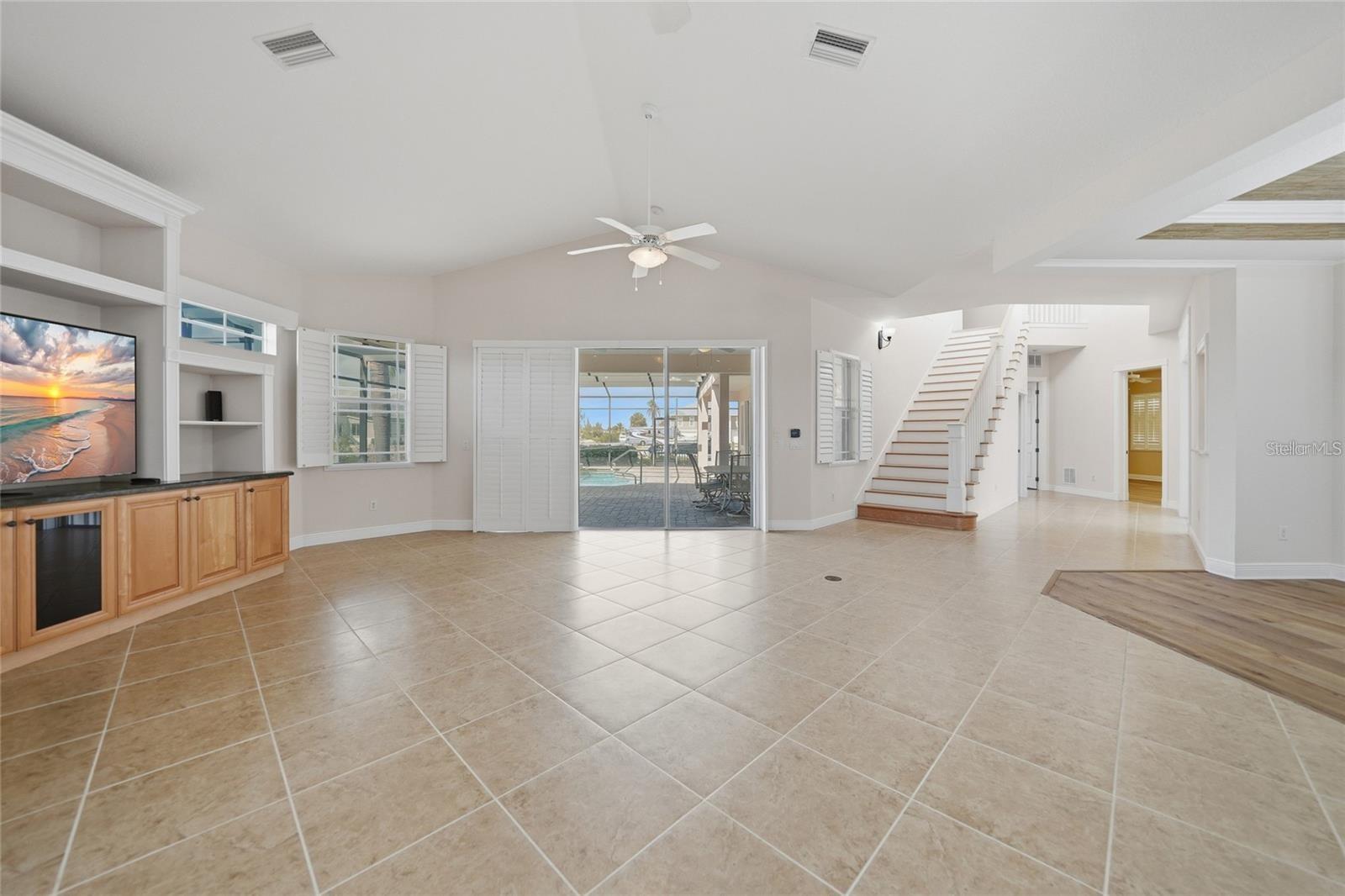 534 Canal Way Property Photo 10
