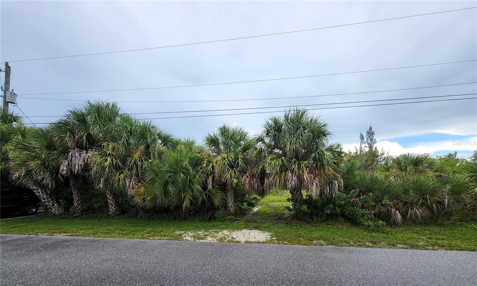 9460 & 9468 Applin Cir Property Photo 3