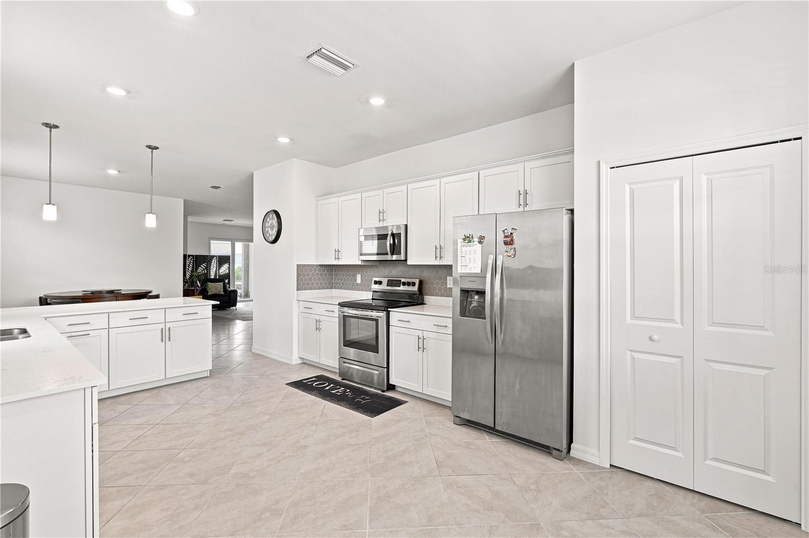 11330 Burgundy Dr Property Photo 9
