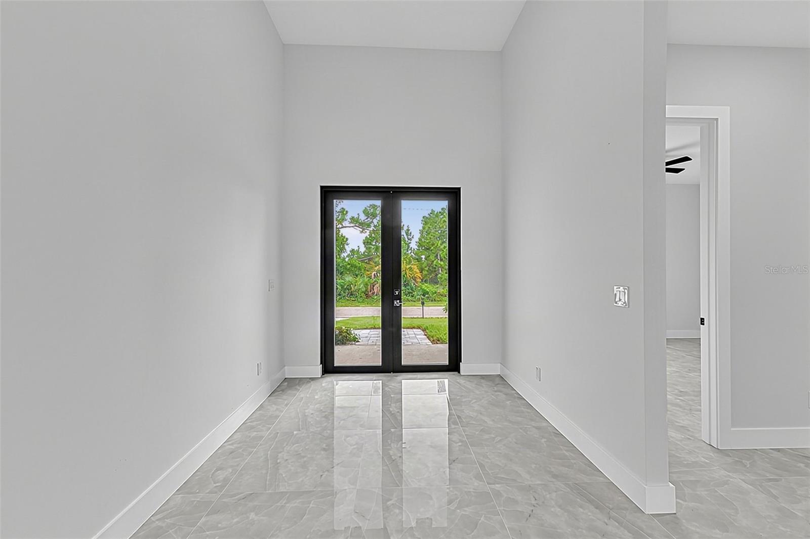 13332 Boabadilla Ln Property Photo 5