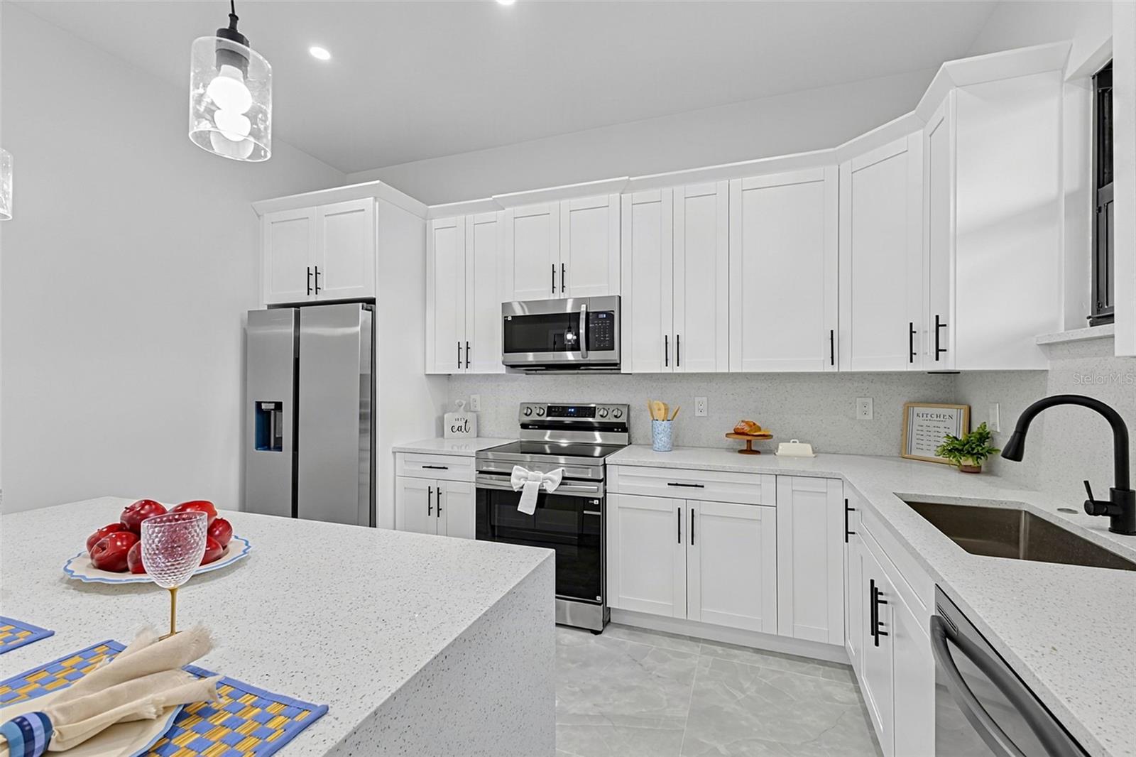 13332 Boabadilla Ln Property Photo 13